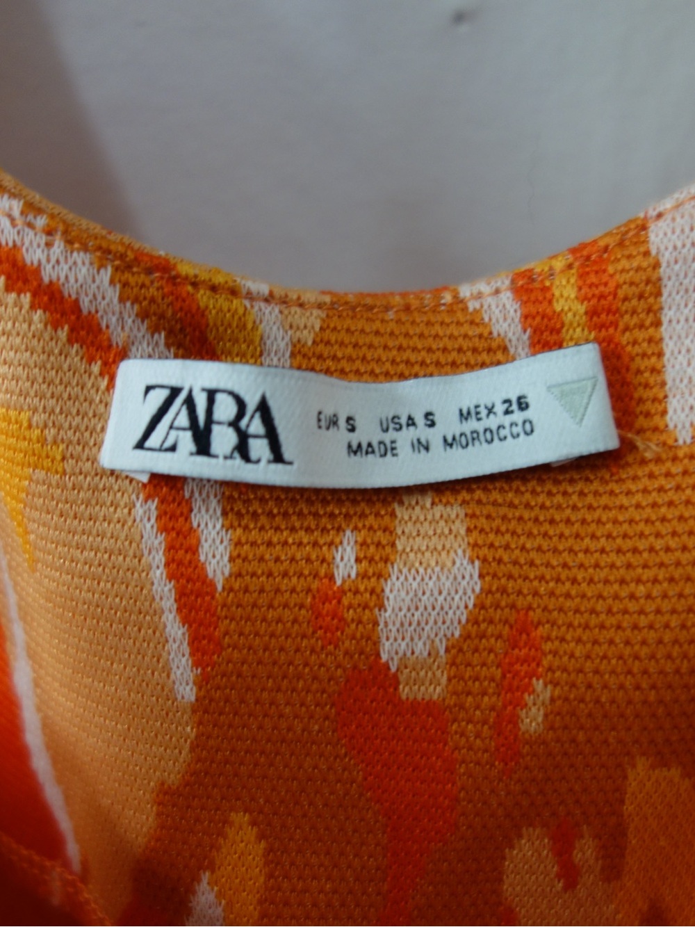 ZARA Orange & Cream Abstract Cropped Tank - Picture 3 of 3